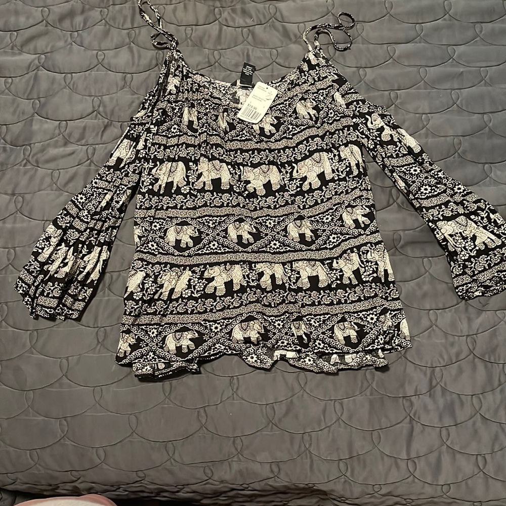 Elephant print cold shoulder shirt size L